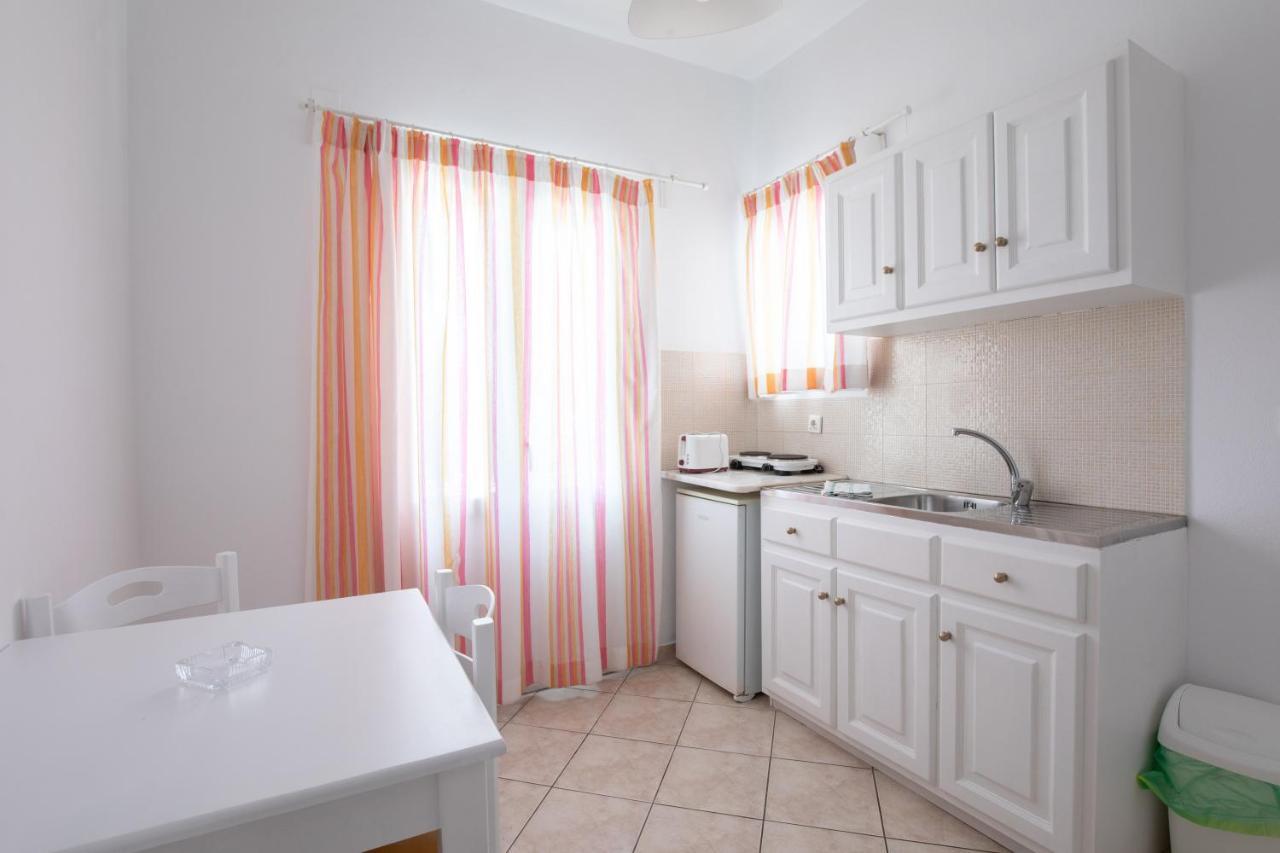 Eleftheria Hotel & Apartments オルノス エクステリア 写真
